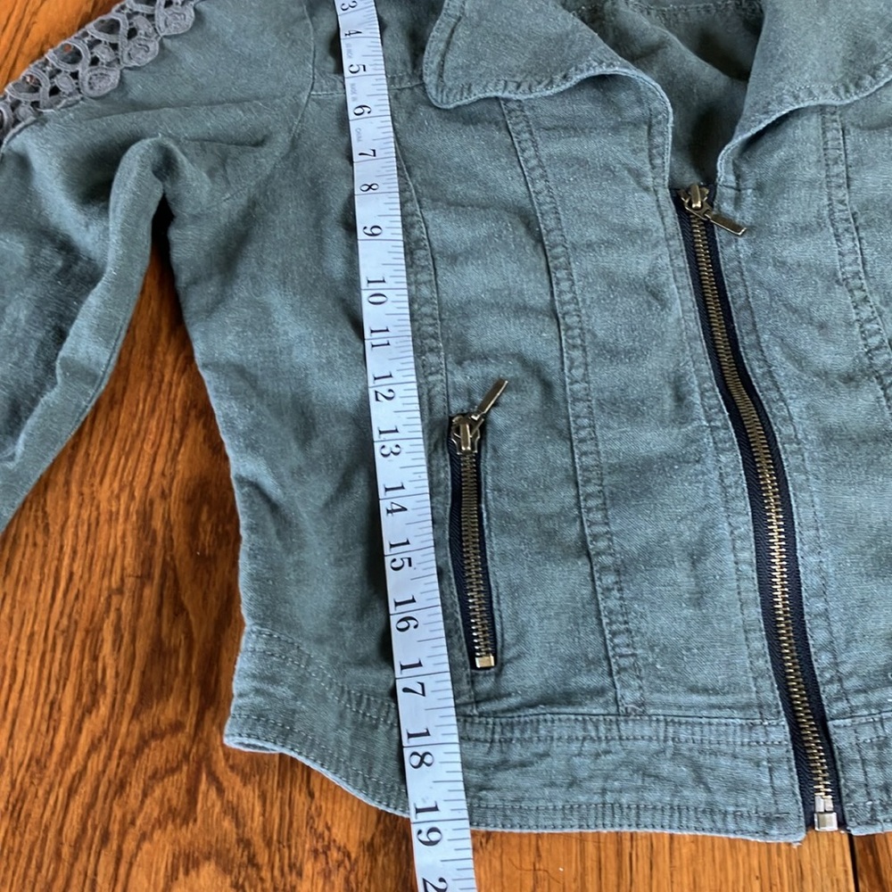 M MAURICES OLIVE GREEN ZIP FRONT & POCKET LACE INSET ARMS LINEN BLEND JACKET - Picture 5 of 8